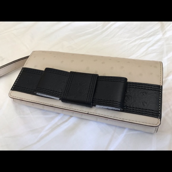 NWT Cream Kate spade wristlet/wallet - Picture 2 of 7